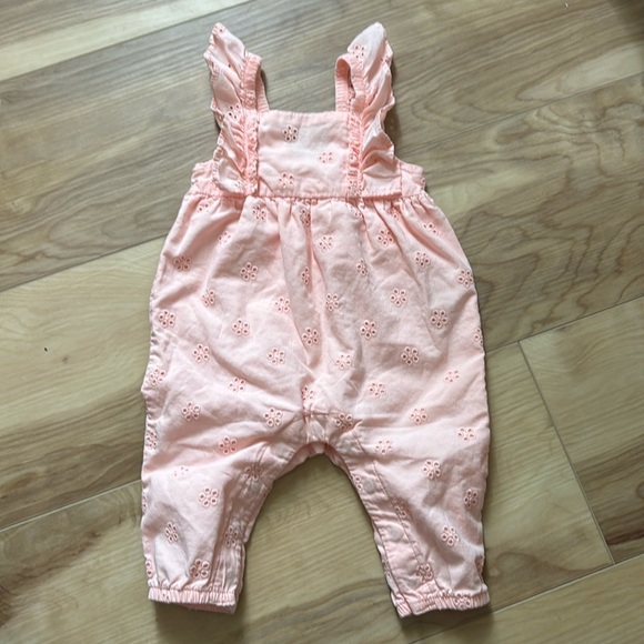 ‼️ SOLD ‼️ Carters 0-3m lace detail jumpsuit - Picture 2 of 4